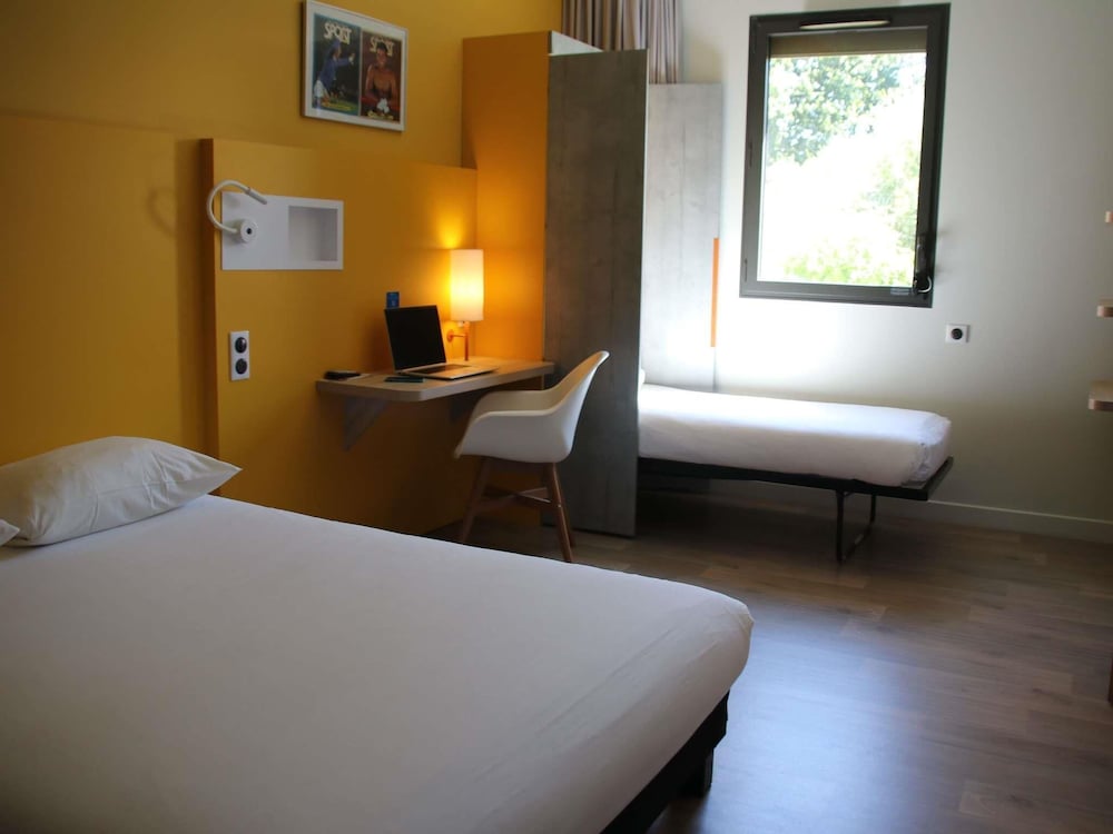 Habitación, varias camas, accesible para personas con discapacidad del hotel Ibis Budget Rennes Route De Lorient
