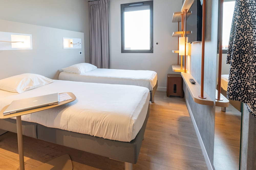 Habitación estándar, 2 camas individuales del hotel Ibis Budget Rennes Route De Lorient. Foto 1