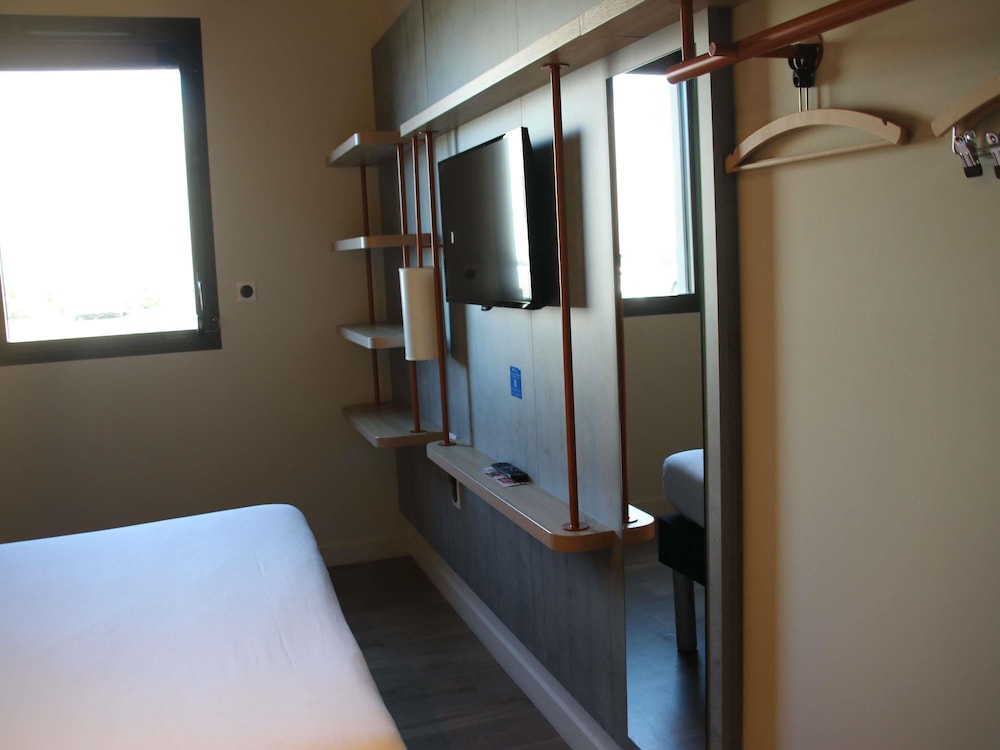 Habitación estándar, 2 camas individuales del hotel Ibis Budget Rennes Route De Lorient. Foto 4