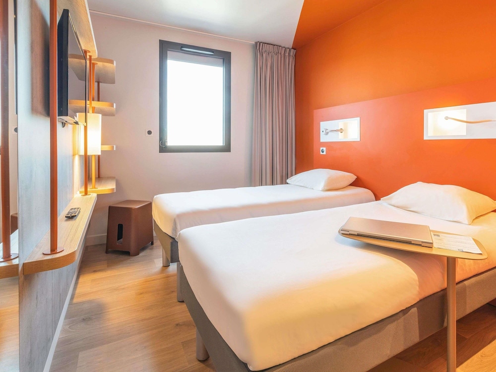 Habitación estándar, 2 camas individuales del hotel Ibis Budget Rennes Route De Lorient. Foto 8