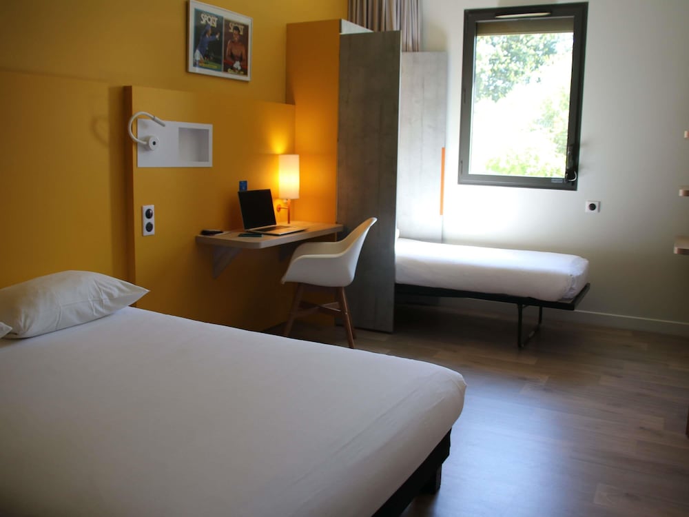 Habitación, varias camas, accesible para personas con discapacidad del hotel Ibis Budget Rennes Route De Lorient