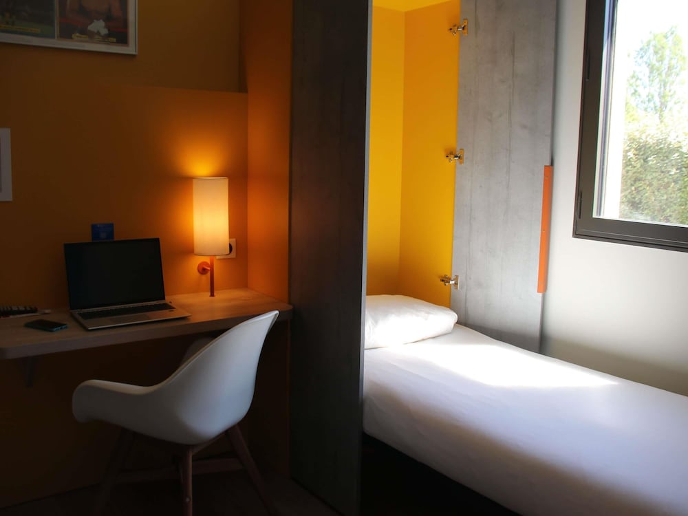 Habitación, varias camas, accesible para personas con discapacidad del hotel Ibis Budget Rennes Route De Lorient. Foto 3
