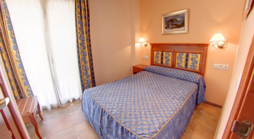 Habitación doble con salón del hotel Balneario Parque de Cazorla