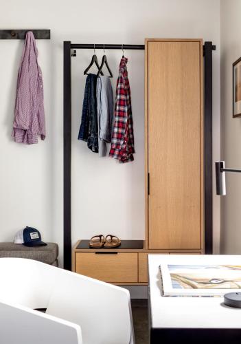 Alojamiento - Cama extragrande del hotel Bluebird Spa City Motor Lodge. Foto 4