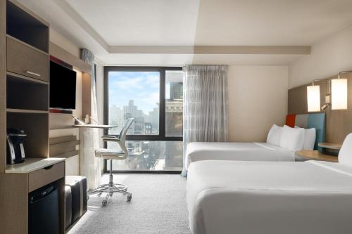 Habitación Doble Estándar con 2 camas dobles del hotel Even Brooklyn, An Ihg. Foto 10