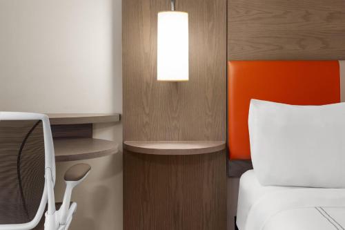 Habitación Estándar con ducha accesible en silla de ruedas - 1 cama extragrande - Adaptada para personas con discapacidad del hotel Even Brooklyn, An Ihg. Foto 9