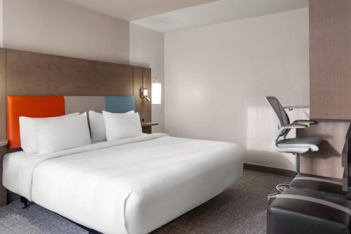 Habitación Estándar con bañera adaptada para personas con discapacidad - Cama extragrande del hotel Even Brooklyn, An Ihg. Foto 3