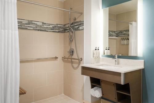 Habitación Doble con ducha a ras de suelo apta para personas con movilidad reducida - 2 camas - No fumadores del hotel Even Brooklyn, An Ihg. Foto 2