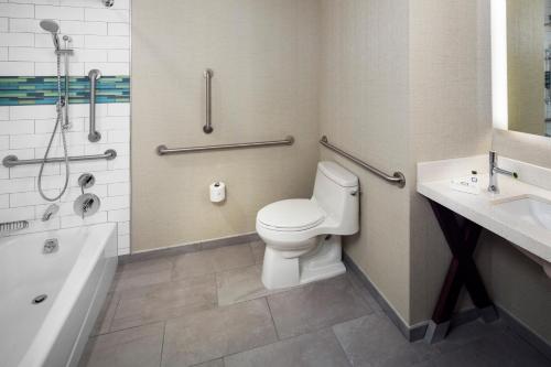 Habitación Estándar King con bañera accesible - Acceso para movilidad reducida del hotel EVEN Hotel New York - Midtown East by IHG. Foto 2