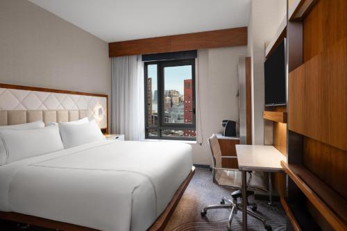 Habitación Premium con cama extragrande y vistas a la ciudad del hotel EVEN Hotel New York - Midtown East by IHG. Foto 2