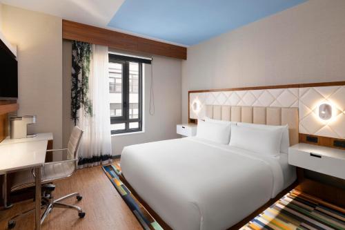 Habitación Estándar King con bañera accesible - Acceso para movilidad reducida del hotel EVEN Hotel New York - Midtown East by IHG. Foto 11