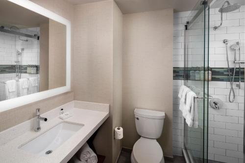 Habitación Doble Premium con 2 camas dobles del hotel EVEN Hotel New York - Midtown East by IHG. Foto 4