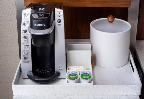 Habitación Premium con cama extragrande y vistas a la ciudad del hotel EVEN Hotel New York - Midtown East by IHG
