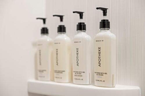 Habitación Premium con cama extragrande y vistas a la ciudad del hotel EVEN Hotel New York - Midtown East by IHG. Foto 10