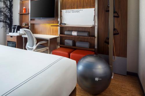 Habitación Estándar - Cama extragrande del hotel EVEN Hotel New York - Midtown East by IHG. Foto 5