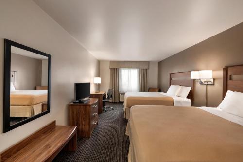 Habitación con 2 camas grandes - No fumadores del hotel Baymont By Wyndham Buffalo. Foto 1