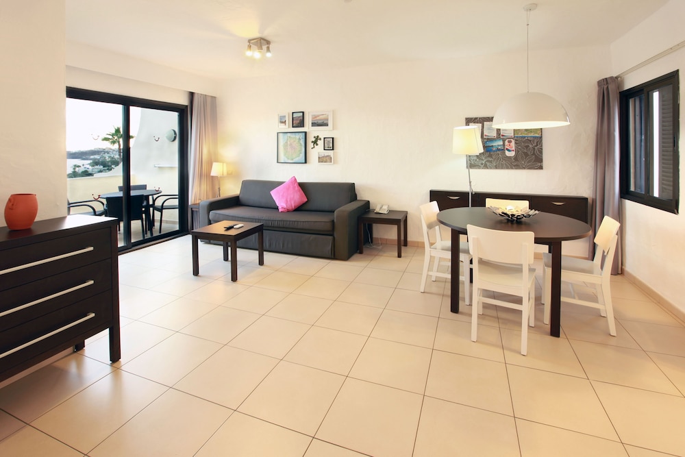 Apartamento de dos dormitorios con vista mar limitada del hotel Grupotel Tres Vidas. Foto 3
