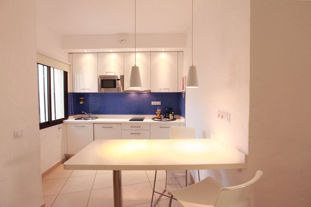 Apartamento de dos dormitorios con vista mar limitada del hotel Grupotel Tres Vidas. Foto 4