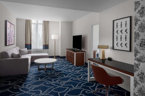 Two - Room King Suite with Lounge Access - Mobility Accessible del hotel Hilton Brooklyn New York. Foto 1