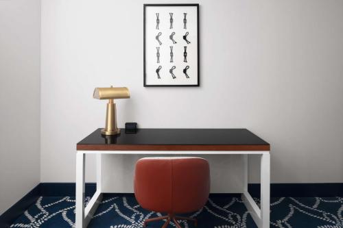 Two - Room King Suite with Lounge Access - Mobility Accessible del hotel Hilton Brooklyn New York. Foto 4