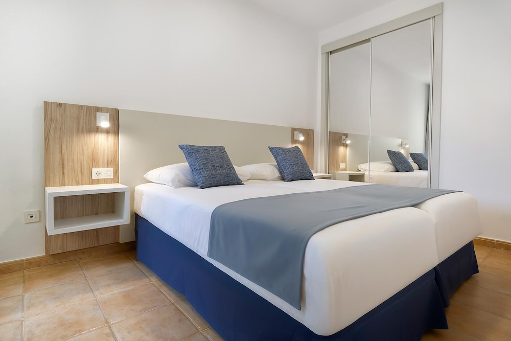 Habitación clásica, 2 habitaciones, balcón del hotel Sport Monte Feliz - powered by Playitas. Foto 1