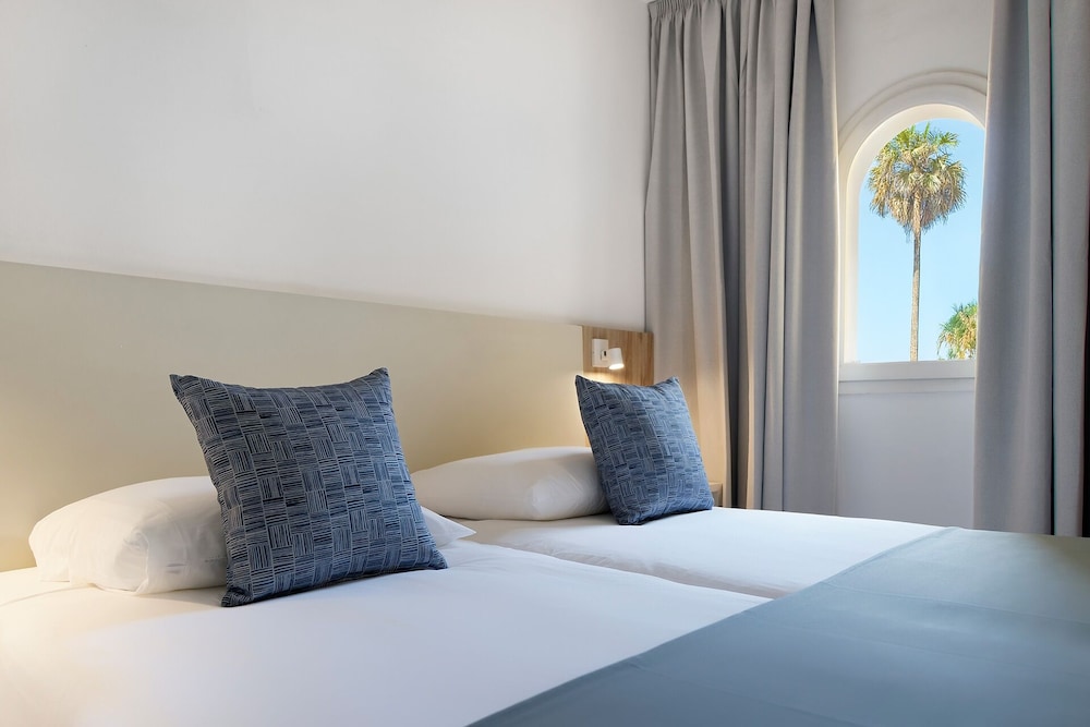 Apartamento 1 habitación Premium Sofá Cama incluido 2 Camas individuales del hotel Sport Monte Feliz - powered by Playitas. Foto 1