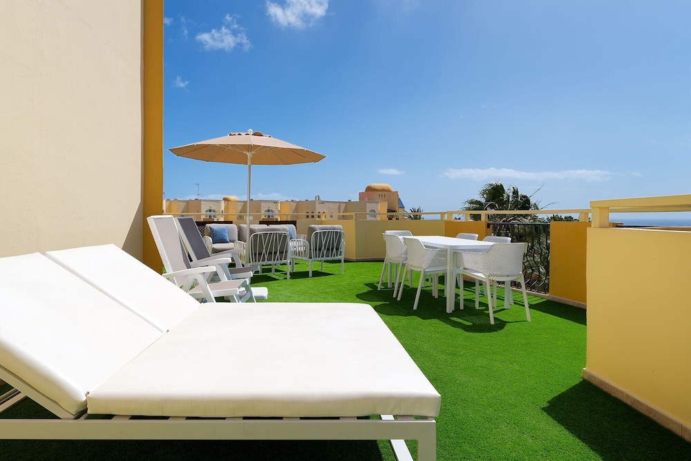 Suite Premium, balcón (with Outdoor Whirlpool) del hotel Sport Monte Feliz - powered by Playitas. Foto 5