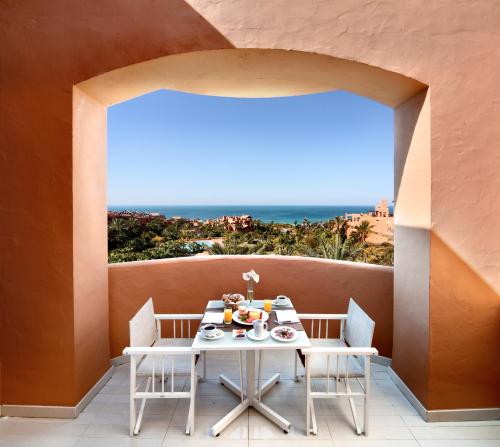 Habitación Doble Deluxe con vistas al mar - 1 o 2 camas del hotel Royal Hideaway Sancti Petri. Foto 4