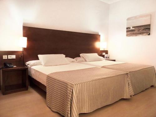 Habitación Doble - 2 camas dobles del hotel Garbi Costa Luz. Foto 3