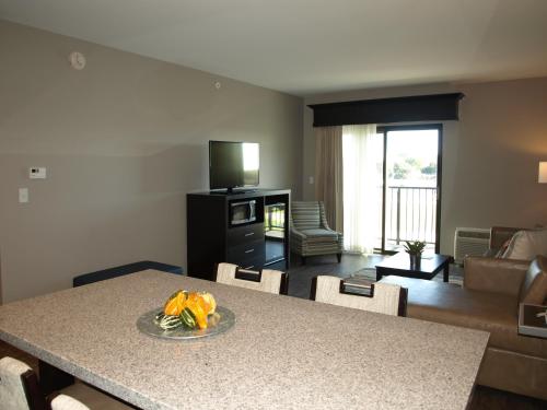 King Suite Track View - Disability Access del hotel At Batavia Downs