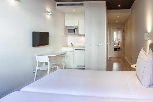 Habitación Doble adaptada para personas con discapacidad - 2 camas del hotel Suites Viena Plaza De España. Foto 3