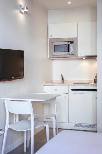 Habitación Doble adaptada para personas con discapacidad - 2 camas del hotel Suites Viena Plaza De España. Foto 4
