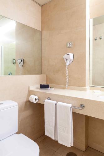 Habitación Doble Grande del hotel Suites Viena Plaza De España. Foto 10