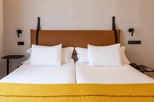 Habitación Triple Confort del hotel Suites Viena Plaza De España. Foto 8