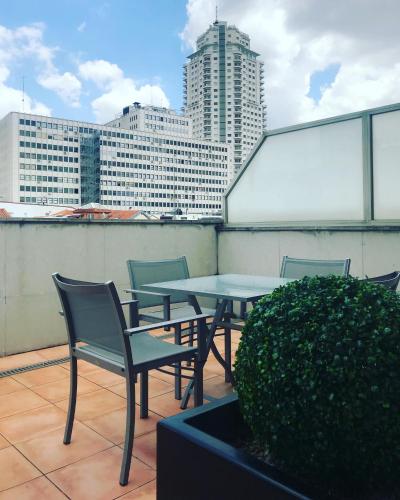 Suite Junior con terraza del hotel Suites Viena Plaza De España. Foto 3