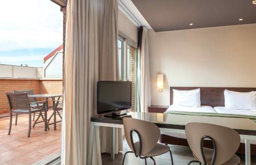 Junior suite Balcón o Terraza Superior 2 Camas individuales del hotel Suites Viena Plaza De España. Foto 6