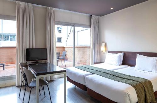 Junior suite Balcón o Terraza Superior 2 Camas individuales del hotel Suites Viena Plaza De España. Foto 8