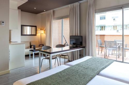 Junior suite Balcón o Terraza Superior 2 Camas individuales del hotel Suites Viena Plaza De España. Foto 10