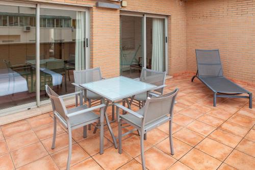 Junior suite Balcón o Terraza Superior 2 Camas individuales del hotel Suites Viena Plaza De España. Foto 12
