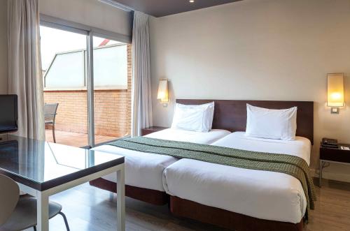Junior suite Balcón o Terraza Superior 2 Camas individuales del hotel Suites Viena Plaza De España. Foto 16