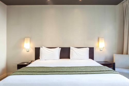 Habitación Familiar Deluxe del hotel Suites Viena Plaza De España. Foto 8