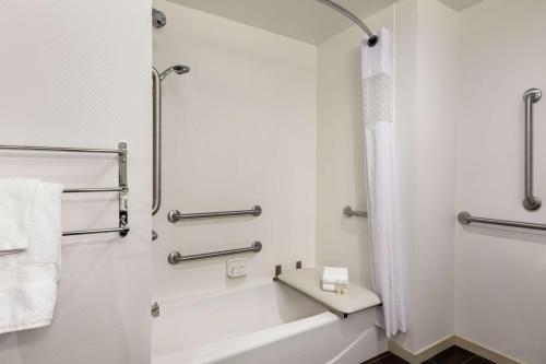 Habitación con 2 camas grandes - No fumadores/Adaptada para discapacidad auditiva y de movimiento del hotel Hampton Inn Penn Yan