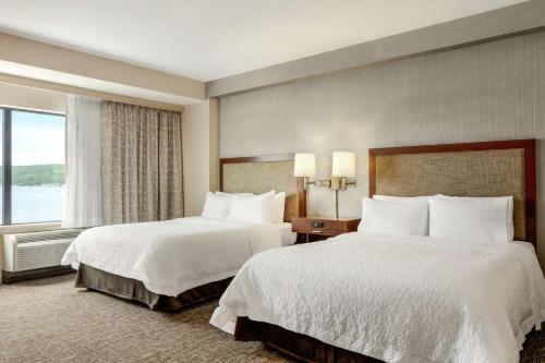 Habitación con 2 camas grandes - No fumadores/Adaptada para discapacidad auditiva y de movimiento del hotel Hampton Inn Penn Yan. Foto 1