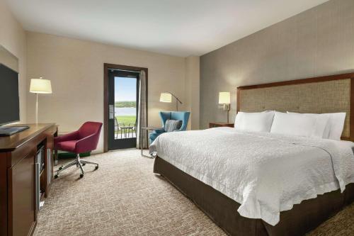 Habitación Doble Executive con cama grande y vistas al mar (para no fumadores) del hotel Hampton Inn Penn Yan