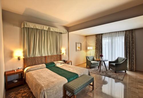 Suite Junior del hotel Parador De Córdoba. Foto 3