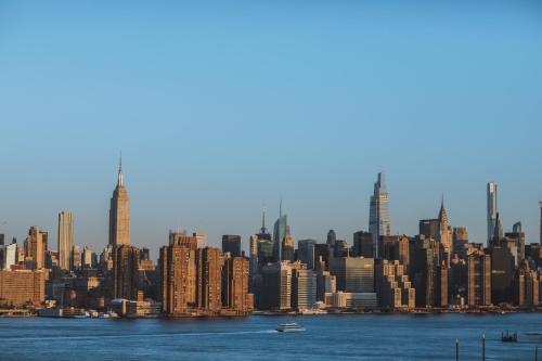 Habitación King con balcón del hotel Arlo Williamsburg. Foto 6