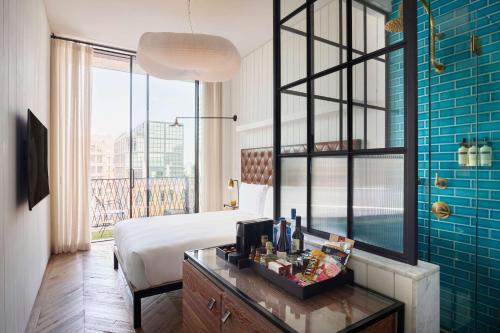 Alojamiento con balcón y vistas a la ciudad - 1 cama grande del hotel Arlo Williamsburg. Foto 2