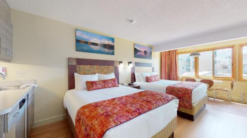 Habitación con vistas a la piscina - 1 cama grande del hotel Surfside On The Lake