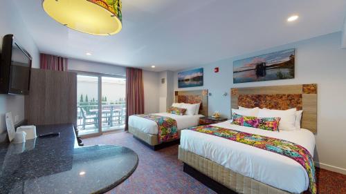 Habitación adaptada para personas con movilidad reducida - Cama grande del hotel Surfside On The Lake