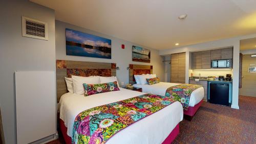 Habitación Premier con 2 camas grandes del hotel Surfside On The Lake